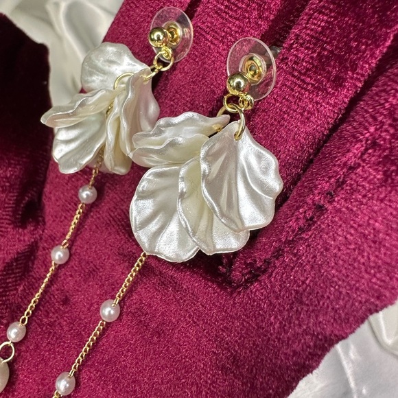Angel Gold and White Floral Earrings with Pearl Accents - Picture 7 of 12